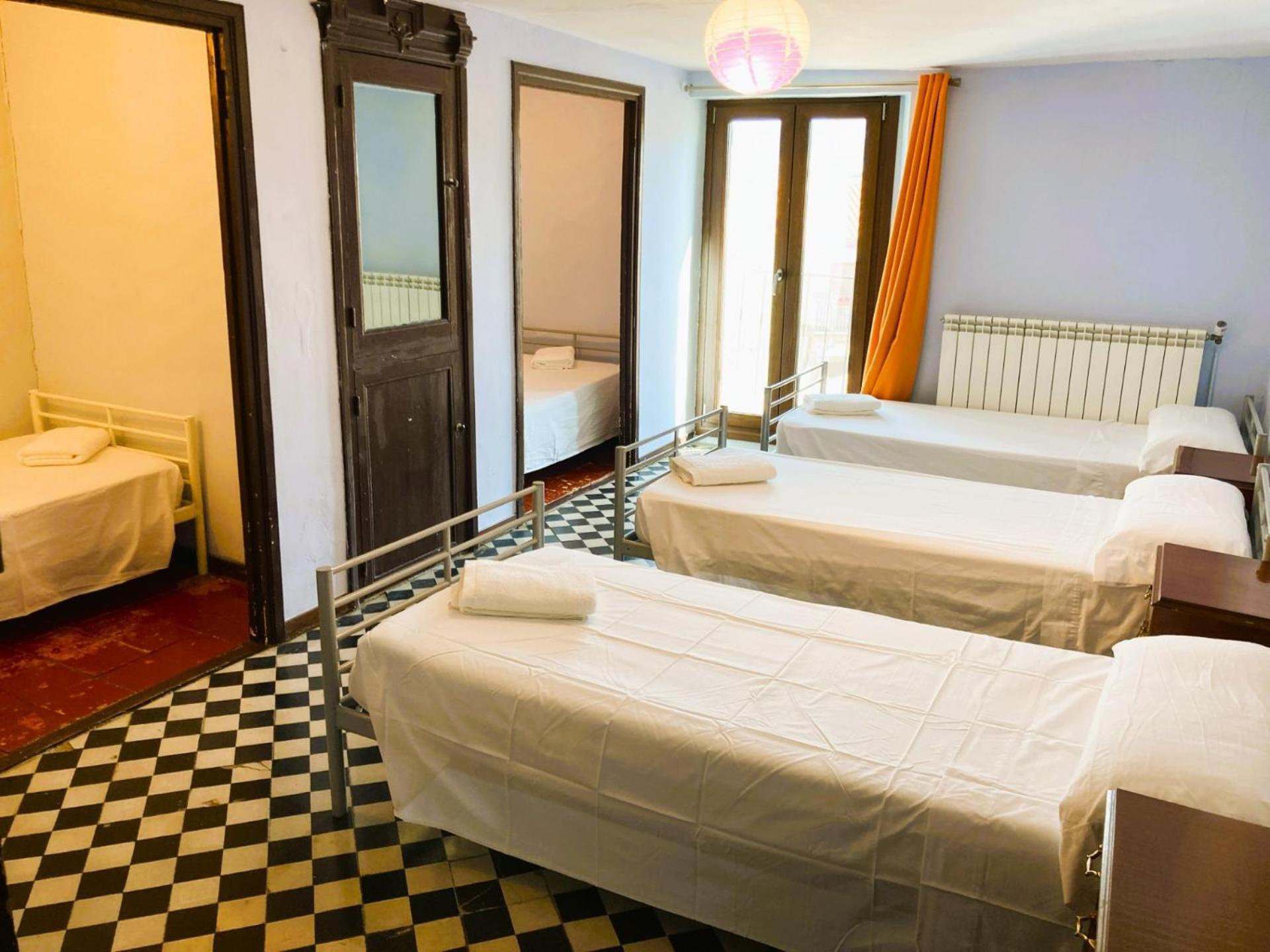 La Casa Magica Hostel Villatuerta ภายนอก รูปภาพ