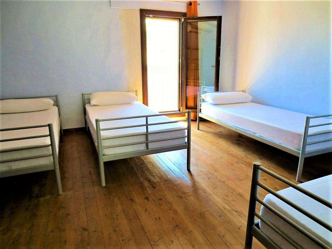 La Casa Magica Hostel Villatuerta ภายนอก รูปภาพ